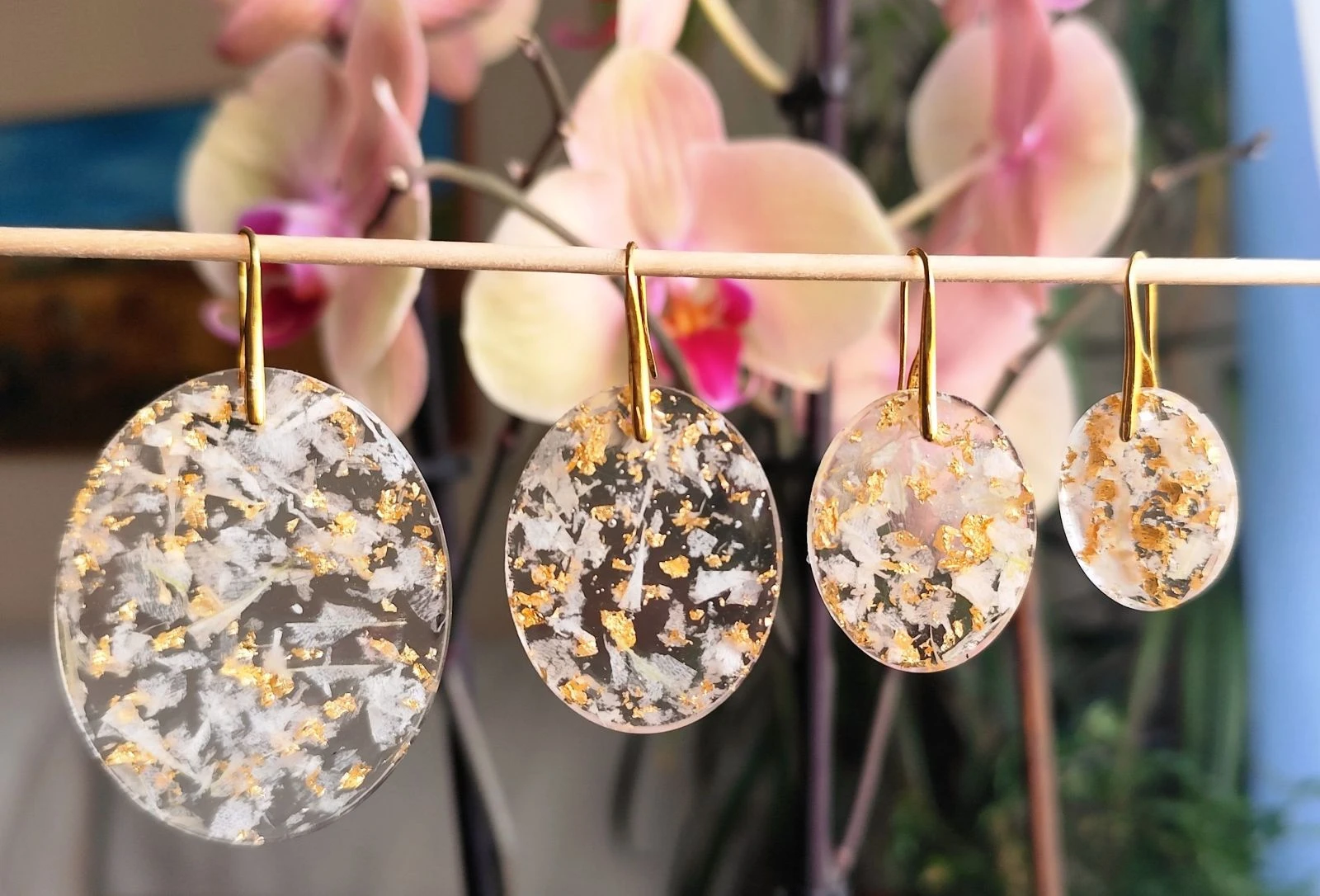 Earrings #Petunia White and Pan de Oro #joyeriaconflor – photo 4